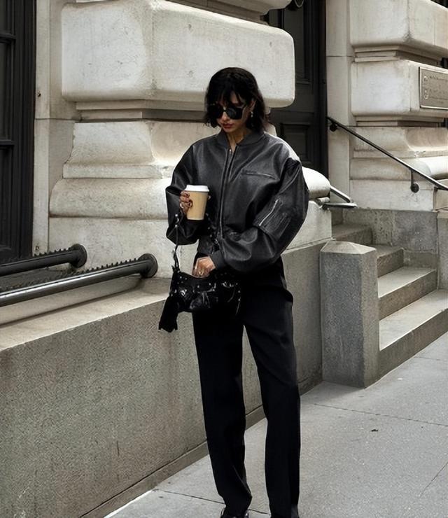 的IG日常穿搭：高级感与舒适度的完美融合新利体育网站登录时尚博主Venetia(图2)