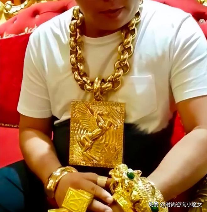 3种“配饰”看着俗气、没品位男人不管有钱没钱最好别总戴这(图4)
